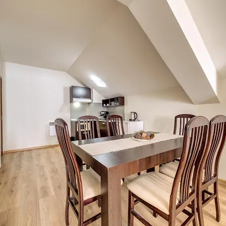 Апартамент Cozy Alpine With Forest View Чепеларе