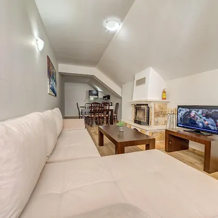 Cozy Alpine With Forest View Апартамент Чепеларе