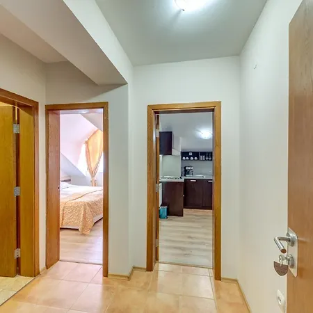 Апартамент Cozy Alpine With Forest View Чепеларе